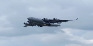 Viral Video Pesawat Militer Raksasa AS Mendarat di Pekanbaru, ini Tujuannya
