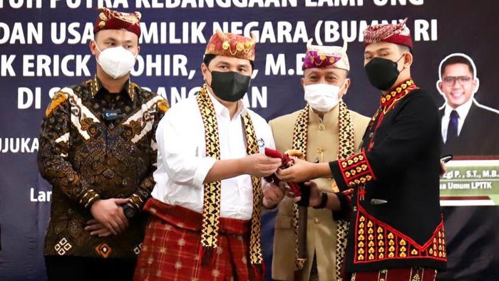 Masyarakat Lampung Beri Gelar Raden Bangsawan ke Erick Thohir