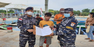 Ini Identitas Bocah Berenang Sendirian di Tengah Laut yang Diselamatkan TNI AL 