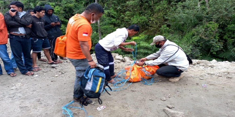 Heboh, Mayat Pria Tanpa Identitas Ditemukan di Bebatuan Sungai Lau Biang Kawasan PLTA Kandibata