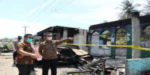 Wakil Bupati Karo Theopilus Ginting Serahkan Bantuan untuk Korban Kebakaran di Desa Lau Kesumpat