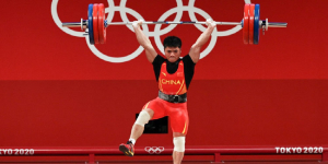 Profil Lengkap Li Fabin Lifter China, Angkat Besi dengan Satu Kaki dan Pecahkan Rekor di Olimpiade Tokyo 2020