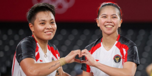 Detik-detik Momen Haru Greysia Polii dan Apriyani Rahayu saat Lagu Indonesia Raya Berkumandang di Olimpiade Tokyo 2020  