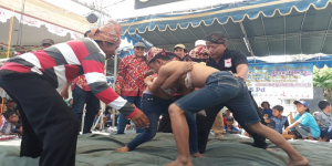 Gulat Okol, Olahraga Tradisional dari Surabaya yang Mirip dengan Sumo