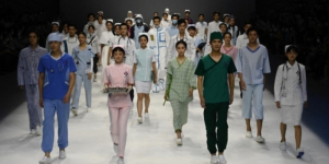 China Fashion Week Hadirkan Outfit Gaya APD Ala Pandemi 