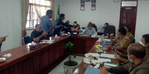 Video Detik-detik Ketua DPRD Humbahas Disiram Air Saat Ricuh Pembahasan P-APBD