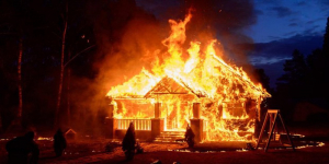 Arti Sebenarnya Mimpi Rumah Terbakar, Pertanda Datangnya Konflik di Tengah Keluarga