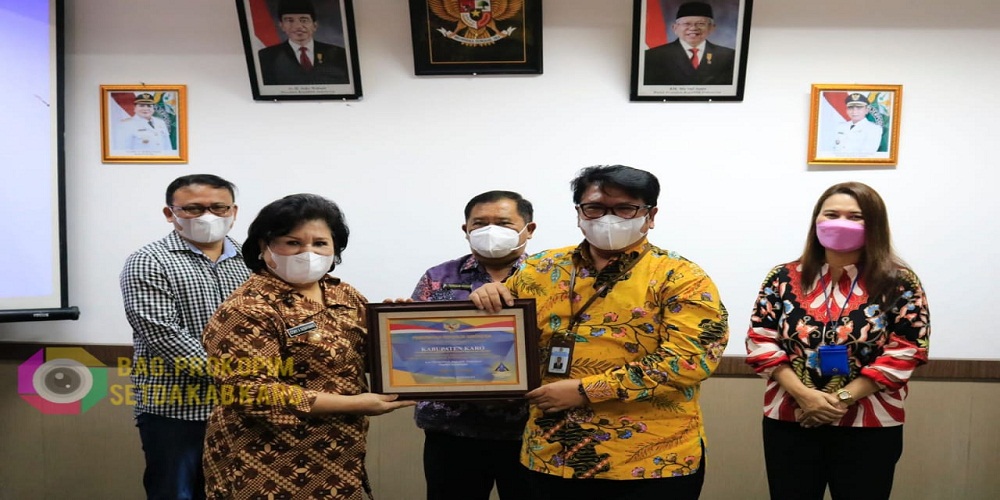 Kementerian Keuangan Republik Indonesia Serahkan Piagam Penghargaan Opini WTP Ke Pemerinta Kabupaten Karo
