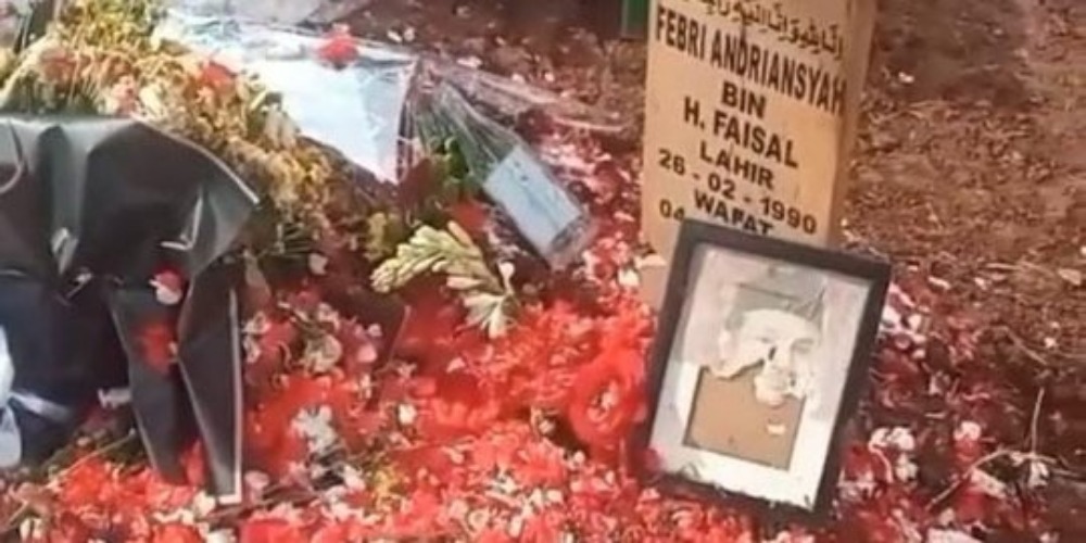 Makam Vanessa Angel dan Bibi Ardiansyah Rusak Akibat Banyak Orang Buat Konten