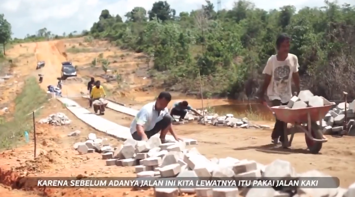 Pembuatan Jalan Desa di Kelurahan Kota Baru Kabupaten Bintan, Permudah Warga untuk Berziarah