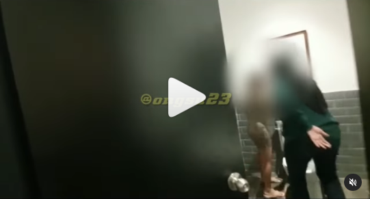 Video Detik-detik Selebgram Cleopatra Ditangkap Polisi saat Live Bugil di Toilet