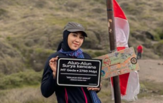 8 Potret Cantik Gigi Ruwanita Mantan Istri Doni Salmanan, Dijuluki Lady Biker Hingga Hobby Naik Gunung