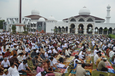 Amalan Sunnah Sebelum Salat Idul Fitri, Makan Dahulu hingga Pilih Pakaian Terbaik