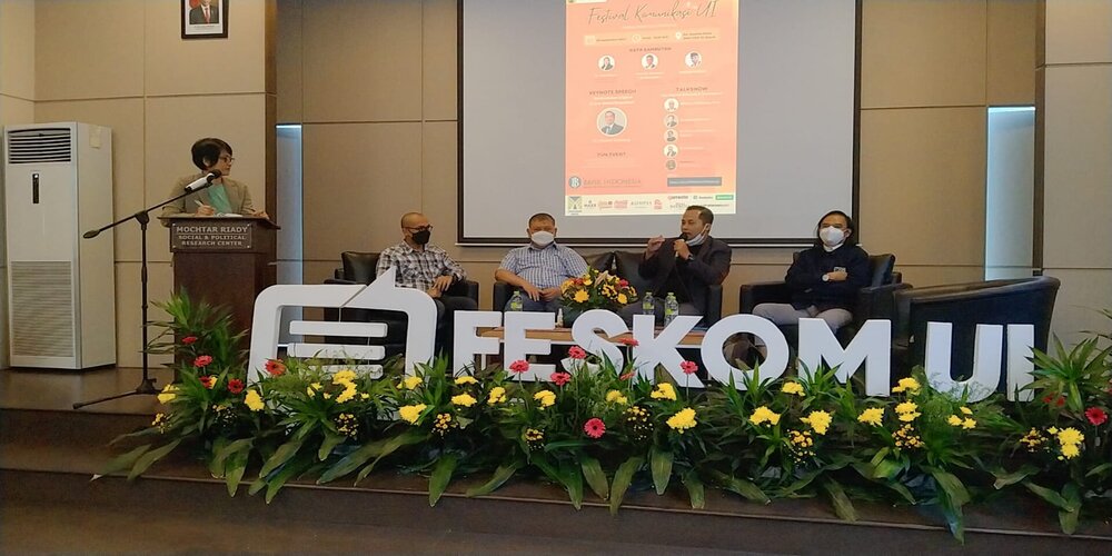 Gelar FESKOM, HIMPASKOM Hadirkan Talkshow Keuntungan dan Problema Dunia Digital