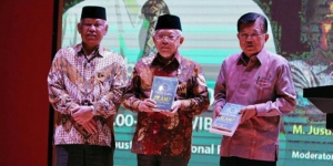 Ma'ruf Amin Terima Gelar 'Bapak Ekonomi Syariah Indonesia'