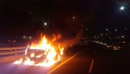 Kecelakaan Mobil di Tol Tanjung Duren, Satu Mobil Terbakar