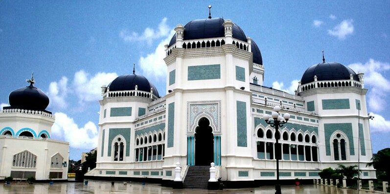 Jemaah yang Tarawih di Masjid Raya Medan Harus Masuk Bilik Disinfektan