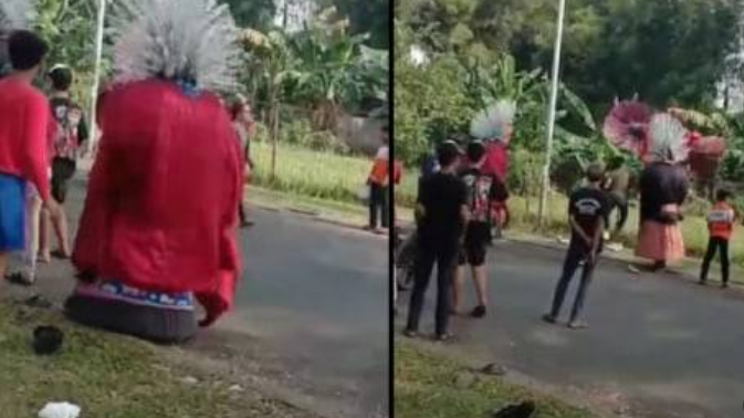 Viral! Dua Ondel-ondel Berkelahi saat Berpapasan di Jalan, Gara-gara Rebutan Wilayah