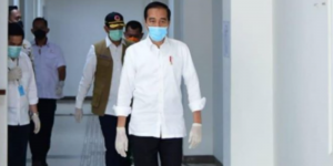 Presiden Jokowi Buktikan Vaksin Aman dengan Jadi Relawan Pertama Disuntik