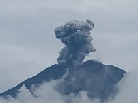 Gunung Semeru Erupsi 4 Kali Dalam Satu Jam