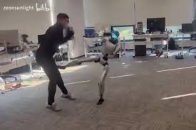 Kesalahan Latihan Robot Humanoid Berujung Insiden dengan Instruktur