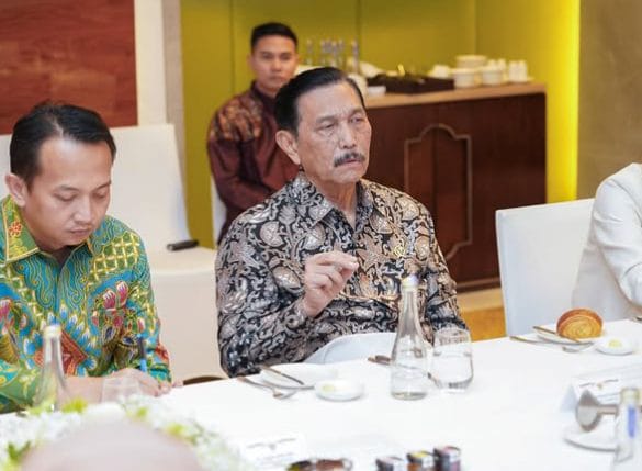 Luhut Tegaskan Akan Laporkan Pejabat yang Persulit Pengusaha ke Presiden Prabowo