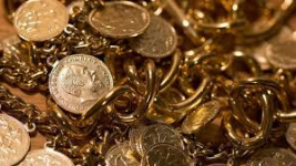 Guru SD di Madura Temukan Koin Perak Era VOC Saat Bersihkan Halaman Sekolah