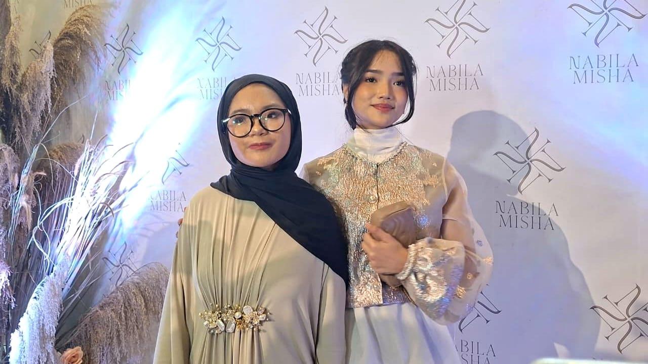 Fuji Hadiri Private Viewing Raya Collection Nabila Misha, Kagum Desainer 14 Tahun
