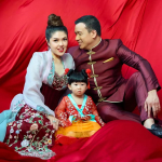 Rayakan Imlek, Tina Toon Akhirnya Perlihatkan Wajah Putrinya ke Publik