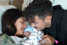 Aurelie Moeremans dan Tyler Bigenho Sambut Kelahiran Anak Pertama
