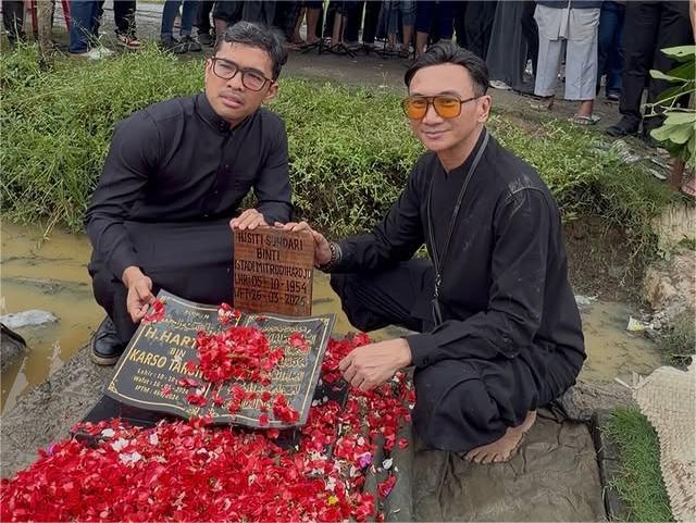 Ibunda Anji Meninggal Dunia, Berpulang di Pangkuan Sang Anak