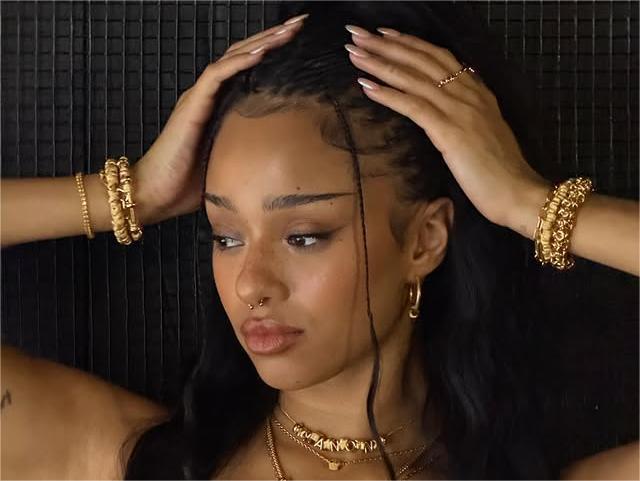 Manon Bannerman Hapus Nama KATSEYE dari Bio, Benarkah Hengkang?