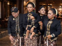 Erika Carlina Gelar Tedak Siten untuk Baby Andrew, Penuh Nuansa Jawa