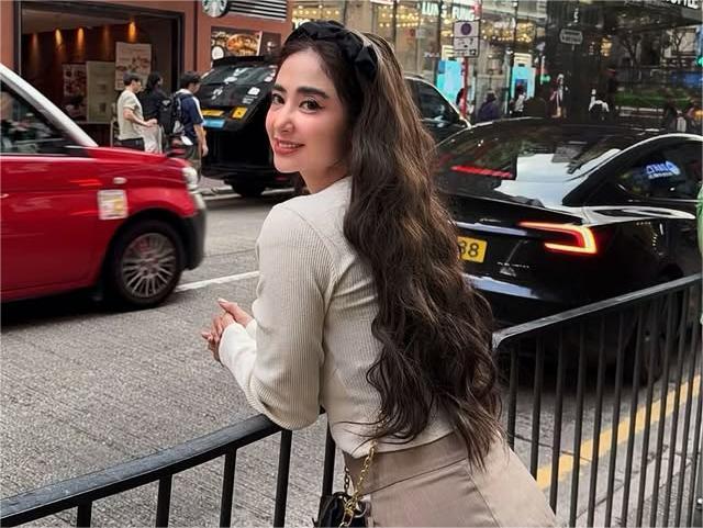 Dewi Perssik Ancam Jalur Hukum soal Akun FB Centang Biru Palsu