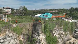 Terjebak di Bawah Tebing, Dua WNA Rusia Diselamatkan Tim Basarnas Denpasar