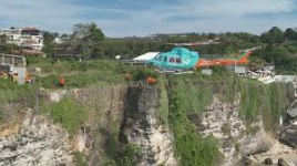 Terjebak di Bawah Tebing, Dua WNA Rusia Diselamatkan Tim Basarnas Denpasar