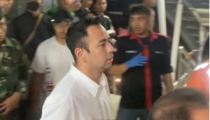 Raffi Ahmad Dampingi Dasco Tinjau Lokasi Kecelakaan Kereta di Bekasi Timur