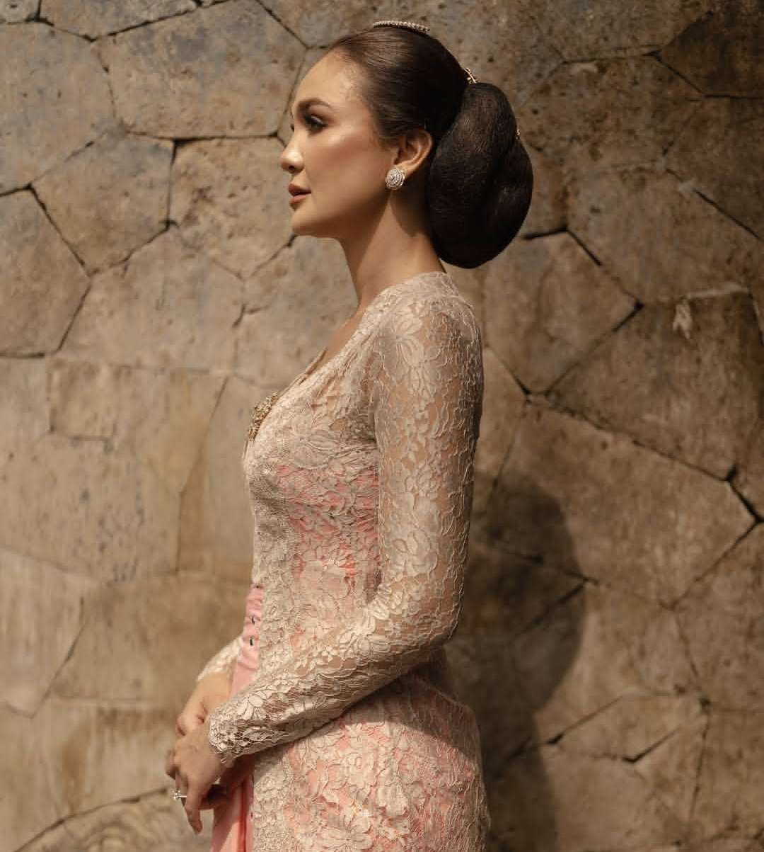 Luna Maya dan Maxime Bouttier Resmi Menikah