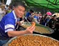 Erwan Setiawan dan Bobon Santoso Gelar Masak Massal Rayakan Kemenangan Persib
