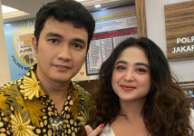 Aldi Taher Promosi Burger Nyeleneh, Dewi Perssik Santai Namanya Ikut Terseret