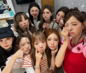 Jeon Somi dan Member I.O.I Nangis Haru di Akhir Promosi Reuni