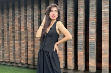 Ussy Sulistiawaty Kembali Bernyanyi Setelah Lama Vakum dari Dunia Musik