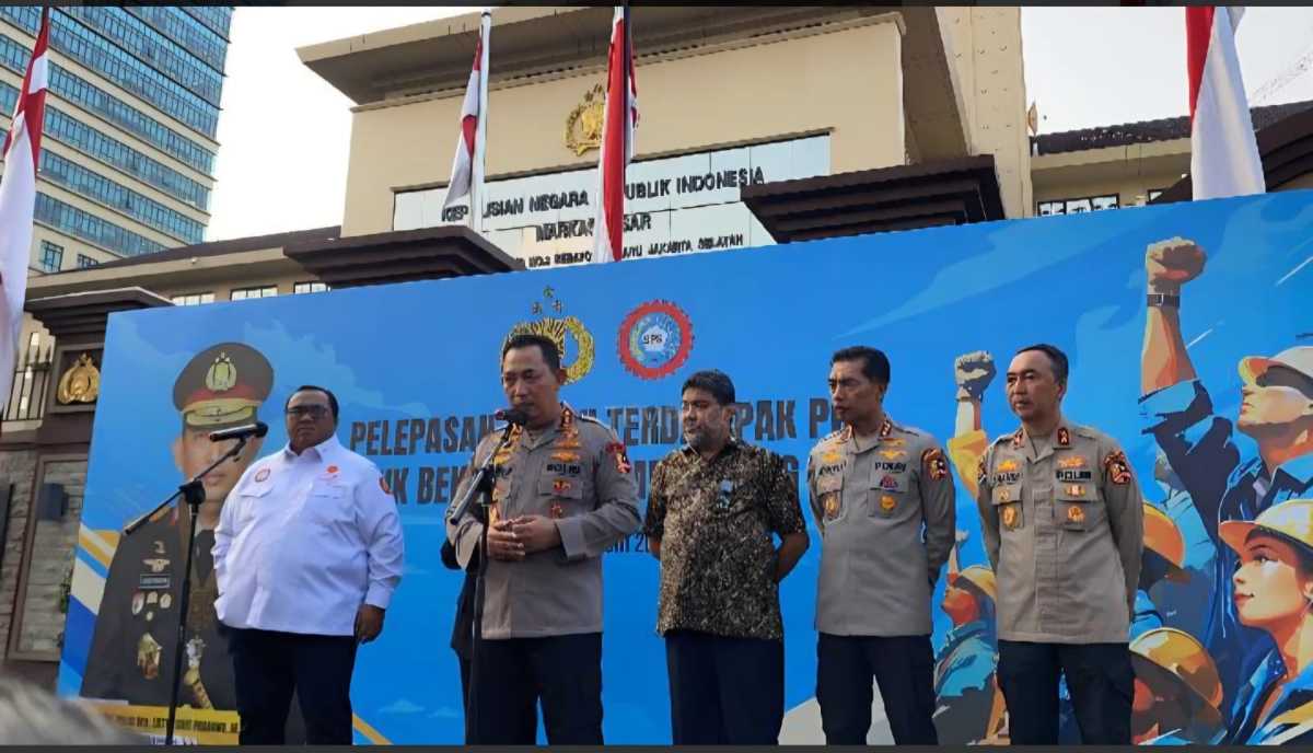 Polri Salurkan Buruh Terdampak PHK, Dorong Iklim Investasi dan Lapangan Kerja Baru