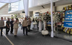 Melayat Rumah Duka SPAD, Presiden Prabowo Beri Penghormatan Terakhir ke Mendiang Kwik Kian Gie