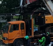 Truk Crane Tabrak JPO Kapten Tendean, Tiang Penyangga Nyaris Terlepas