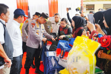 Tinjau GPM di Mempawah, Kapolri Ungkap Polri Distribusikan Beras hingga 310 Ton Termasuk Kalbar