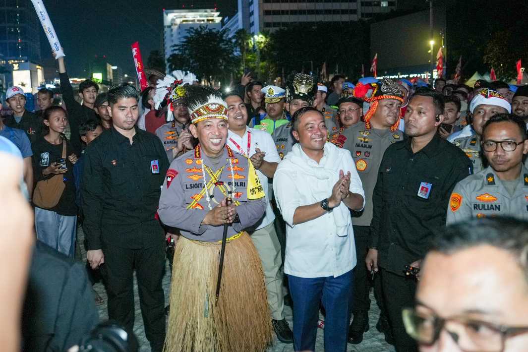 Ribuan Warga Padati Bundaran HI, Kapolri dan Mensesneg Tinjau Puncak Perayaan Kemerdekaan