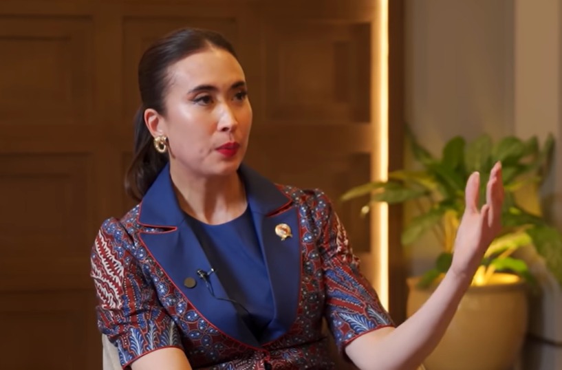 Podcast Helmy Yahya: Menpar Widi Buka Suara Soal Air Galon, Kunker, hingga Fashion