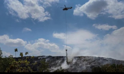 Kebakaran TPA Putri Cempo Belum Padam, Helikopter Dikerahkan Lakukan Water Bombing