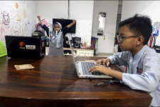 Lindungi Siswa dari Abu Vulkanik, Pemprov DKI Alihkan Pembelajaran ke PJJ